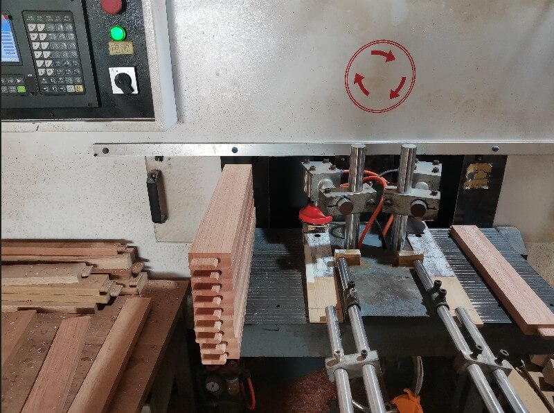 雙工位數(shù)控開榫機